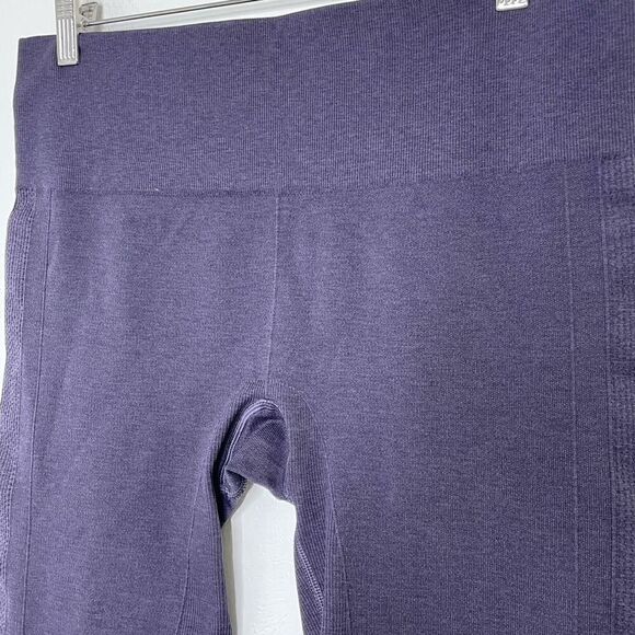 Lululemon Ebb to Street Heathered Grape Compression Pants - Picture 3 of 7
